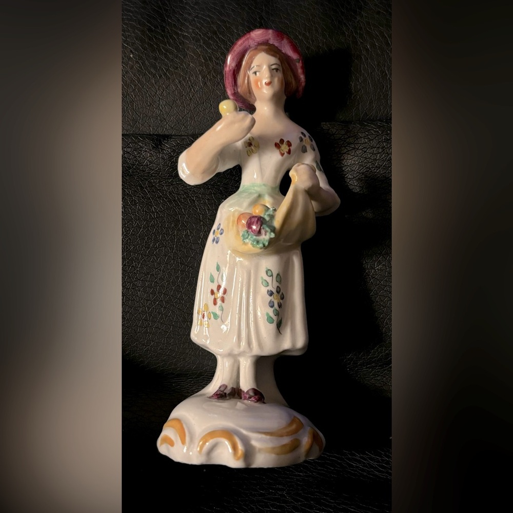 VINTAGE STAFFORDSHIRE WARE KENT ENGLAND H/P PORCELAIN FIGURINE LADY FRUIT BASKET